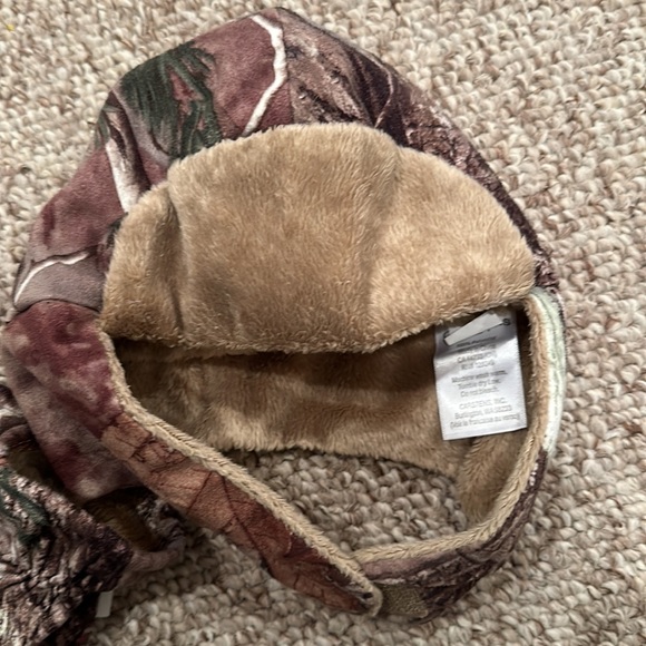 NWOT Real tree faux fur hat and mitten set - Picture 3 of 5